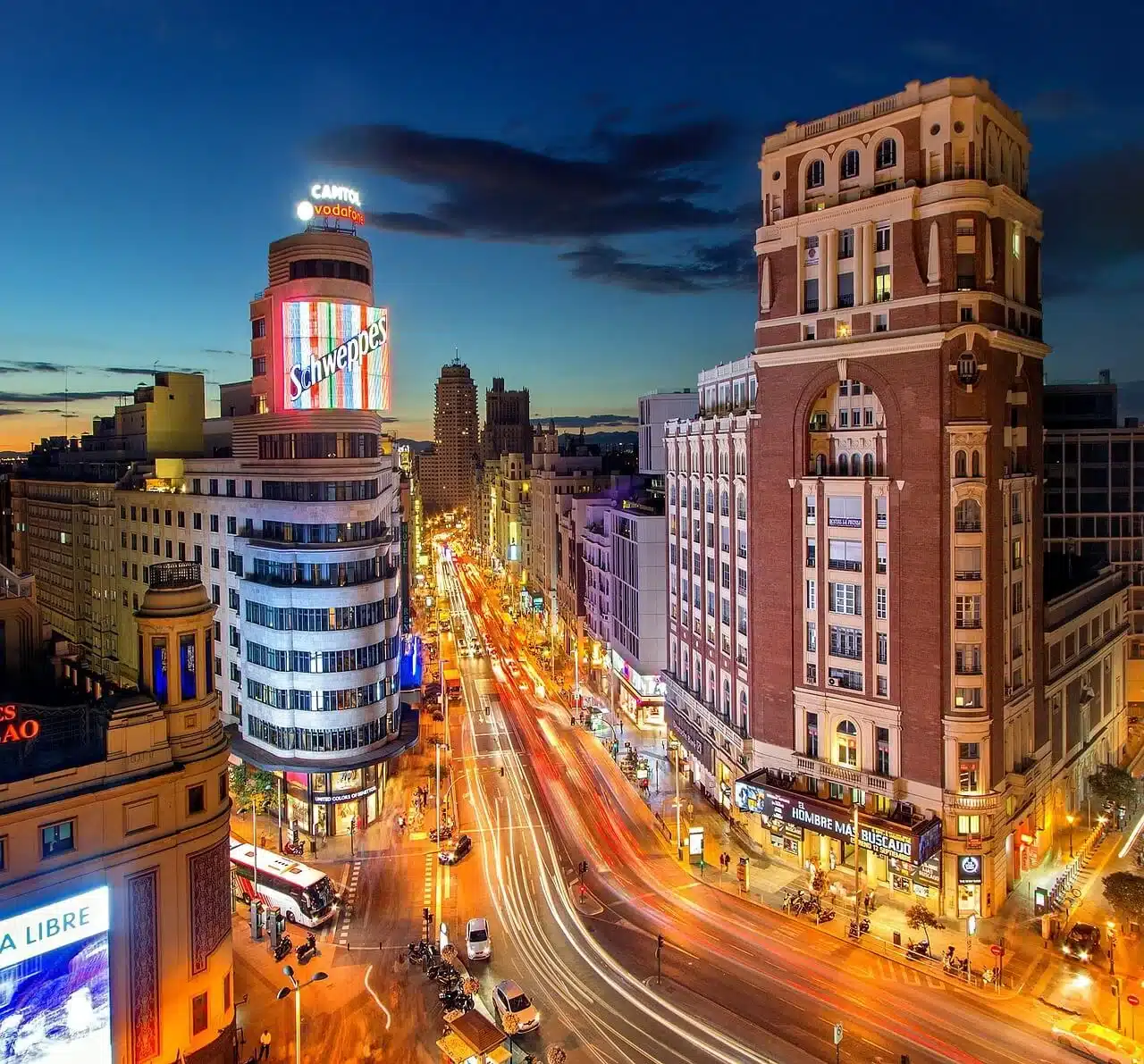 مميزات الحصول على الإقامة الدائمة في إسبانيا مع شركة FML